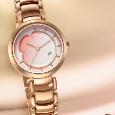 Fastrack Women Brass Mother of Pearl Dial & Stainless Steel Bracelet Style Straps Analogue Watch 6277WM01