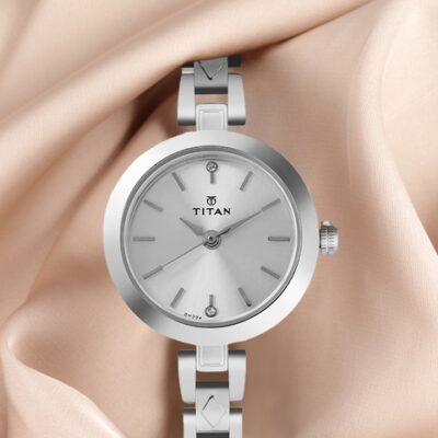 Titan Women Silver-Toned Analogue Watch 2598SM01